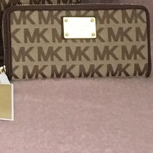 Michael Kors Jet Set Wallet